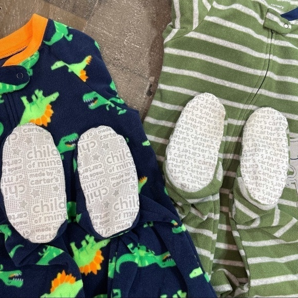 Bundle of 2 Fleece One Piece Pajamas 18 months - Picture 4 of 6